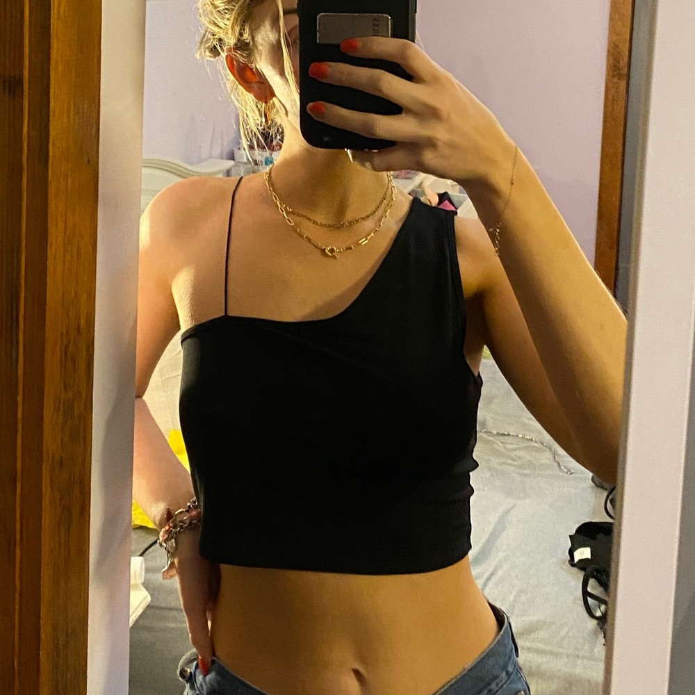 Aritzia Black Top